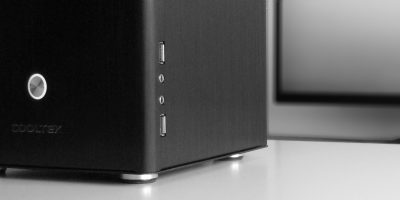 Foto in schwarz/weiß; Nahaufnahme Home Theater PC